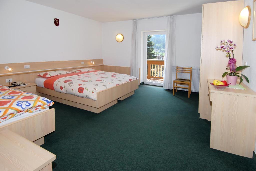 Hotel Zanon Ziano Di Fiemme Ruang foto