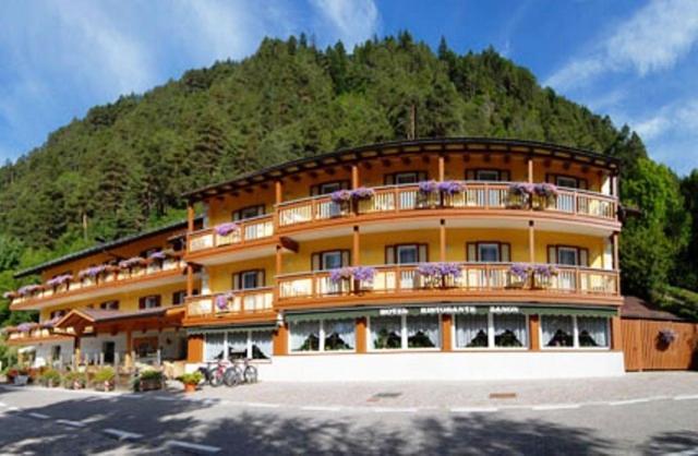 Hotel Zanon Ziano Di Fiemme Bagian luar foto