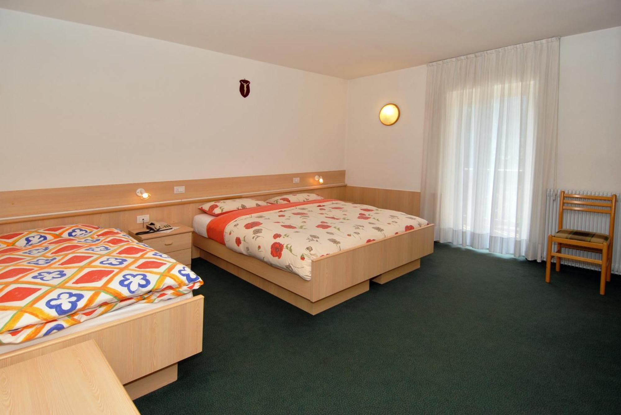 Hotel Zanon Ziano Di Fiemme Bagian luar foto