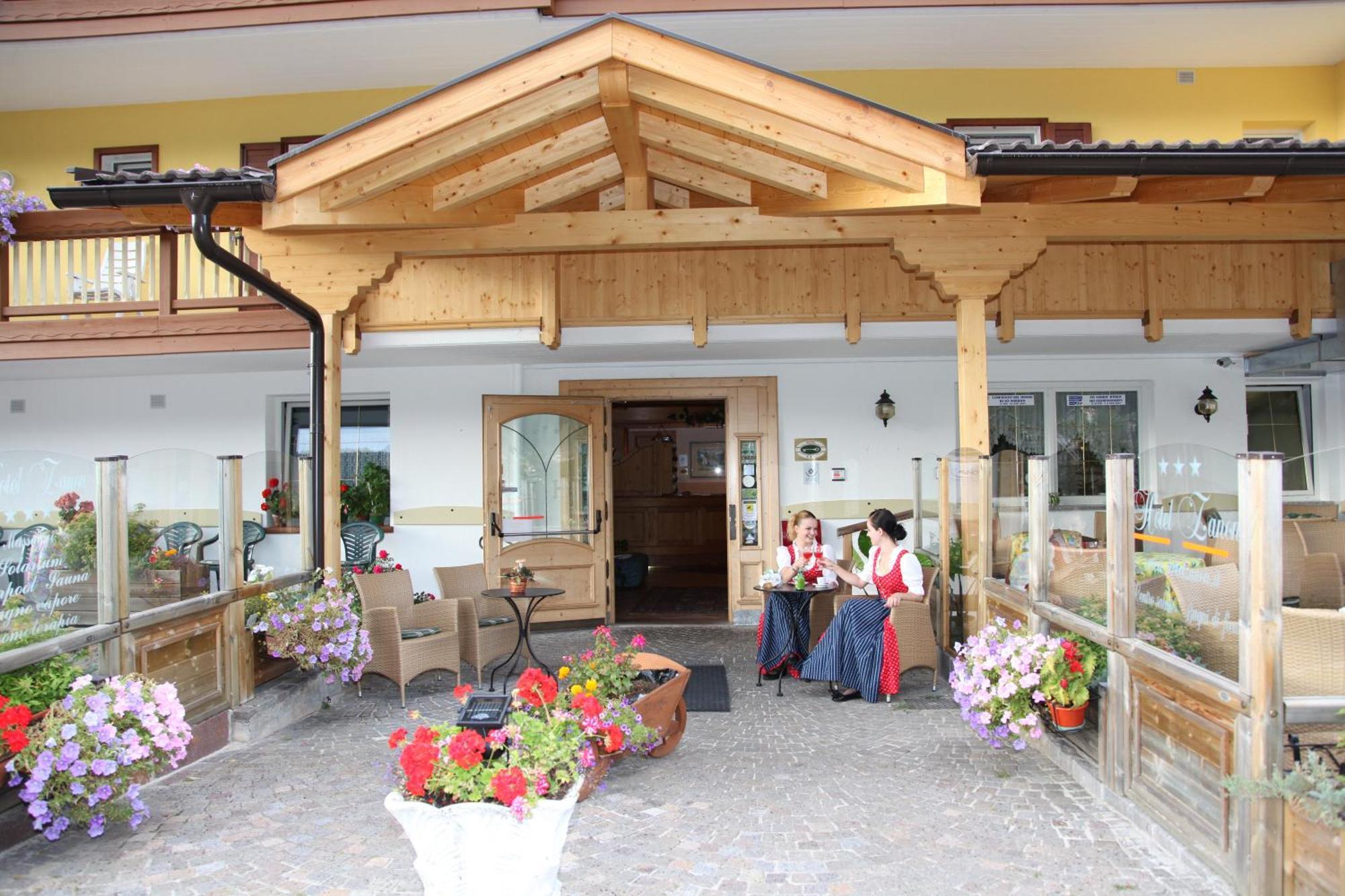 Hotel Zanon Ziano Di Fiemme Bagian luar foto