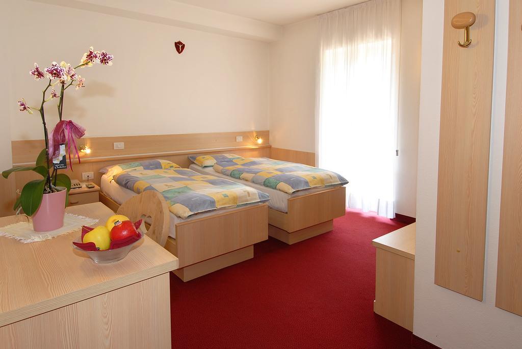 Hotel Zanon Ziano Di Fiemme Bagian luar foto